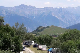 Camping Du Col 3*, Camping 3* à Fontcouverte la Toussuire (Savoie) - Location Mobil Home pour 4 personnes - Photo N°3