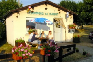 Camping Du Sabot 3*, Camping 3* à Saint Maurice de Lignon (Haute Loire) - Location Chalet pour 4 personnes - Photo N°3