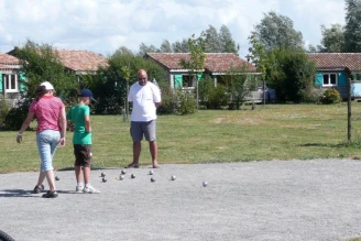Camping Ile Cariot 3*, Camping 3* à Chaillé les Marais (Vendée) - Location Mobil Home pour 6 personnes - Photo N°6