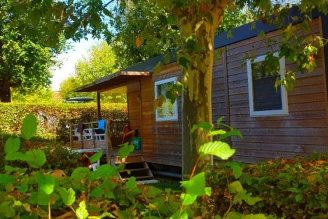 Camping La Grappe Fleurie 5*, Camping 5* à Fleurie (Rhône) - Location Mobil Home pour 4 personnes - Photo N°1