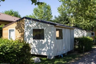 Camping La Grappe Fleurie 5*, Camping 5* à Fleurie (Rhône) - Location Tente équipée pour 5 personnes - Photo N°1