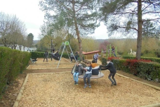 Camping La Joletière 3*, Camping 3* à Mervent (Vendée) - Location Tente équipée pour 4 personnes - Photo N°8