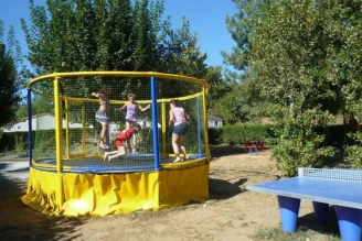 Camping La Joletière 3*, Camping 3* à Mervent (Vendée) - Location Tente équipée pour 4 personnes - Photo N°10