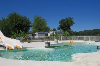 Camping La Salvinie 3*, Camping 3* à Terrasson Lavilledieu (Dordogne) - Location Mobil Home pour 6 personnes - Photo N°3