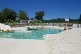 Camping La Salvinie 3*, Camping 3* à Terrasson Lavilledieu (Dordogne) - Location Mobil Home pour 6 personnes - Photo N°4