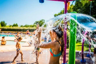Camping La Sousta 4*, Camping 4* à Remoulins (Gard) - Location Mobil Home pour 4 personnes - Photo N°2