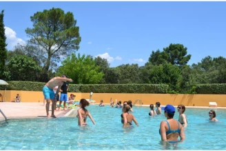 Camping La Sousta 4*, Camping 4* à Remoulins (Gard) - Location Mobil Home pour 4 personnes - Photo N°3