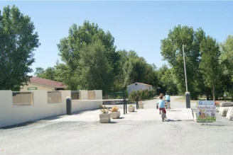 Camping Le Merval 3*, Camping 3* à Puyravault (Vendée) - Location Tente équipée pour 4 personnes - Photo N°8
