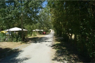 Camping Le Merval 3*, Camping 3* à Puyravault (Vendée) - Location Tente équipée pour 4 personnes - Photo N°9