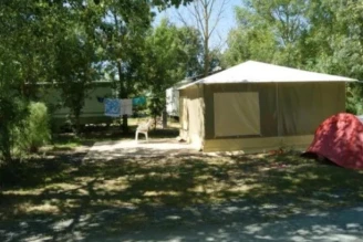 Camping Le Merval 3*, Camping 3* à Puyravault (Vendée) - Location Tente équipée pour 4 personnes - Photo N°11