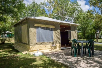 Camping Le Merval 3*, Camping 3* à Puyravault (Vendée) - Location Tente équipée pour 4 personnes - Photo N°15