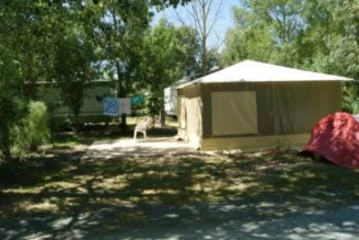Camping Le Merval 3*, Camping 3* à Puyravault (Vendée) - Location Tente équipée pour 4 personnes - Photo N°16