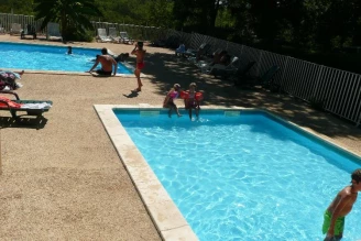 Camping Le Pech De Caumont 3*, Camping 3* à Cénac et Saint Julien (Dordogne) - Location Mobil Home pour 6 personnes - Photo N°4