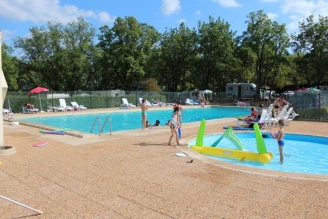 Camping Le Picouty 3*, Camping 3* à Payrac (Lot) - Location Mobil Home pour 4 personnes - Photo N°2