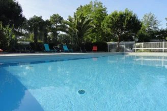 Camping Les Fougeres 3*, Camping 3* à Rivedoux Plage (Charente Maritime) - Location Mobil Home pour 4 personnes - Photo N°2