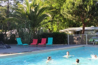 Camping Les Fougeres 3*, Camping 3* à Rivedoux Plage (Charente Maritime) - Location Mobil Home pour 4 personnes - Photo N°3