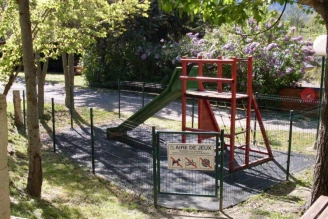 Camping Les Jardins d'Estavar 3*, Camping 3* à Estavar (Pyrénées Orientales) - Location Chalet pour 2 personnes - Photo N°5