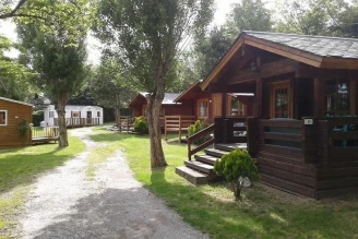 Camping Les Jardins d'Estavar 3*, Camping 3* à Estavar (Pyrénées Orientales) - Location Chalet pour 2 personnes - Photo N°8