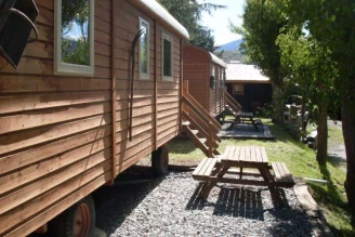 Camping Les Jardins d'Estavar 3*, Camping 3* à Estavar (Pyrénées Orientales) - Location Chalet pour 2 personnes - Photo N°13