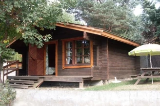 Camping Les Jardins d'Estavar 3*, Camping 3* à Estavar (Pyrénées Orientales) - Location Chalet pour 2 personnes - Photo N°14