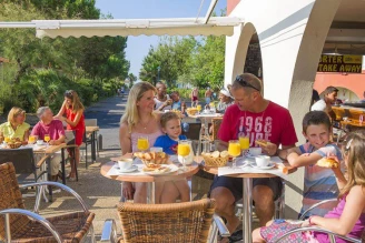 Camping Méditerranée Plage 4*, Camping 4* à Vias (Hérault) - Location Mobil Home pour 4 personnes - Photo N°13