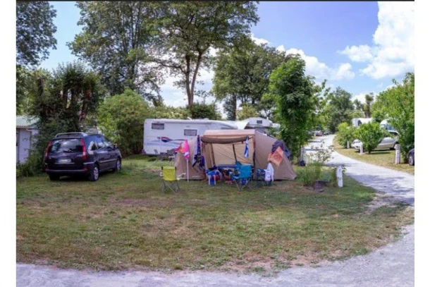 Camping Côté Lac 3*, Camping 3* à Verruyes (Deux Sèvres) - Location Mobil Home pour 2 personnes - Photo N°8