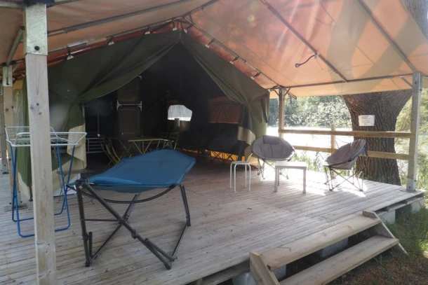 Camping Les Etangs Mina 3*, Camping 3* à Saint Sornin (Charente Maritime) - Location Tente équipée pour 5 personnes - Photo N°1