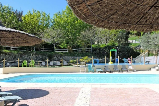 Camping Les Terrasses Provençales 3*, Camping 4* à Venterol (Drôme) - Location Tente équipée pour 4 personnes - Photo N°4