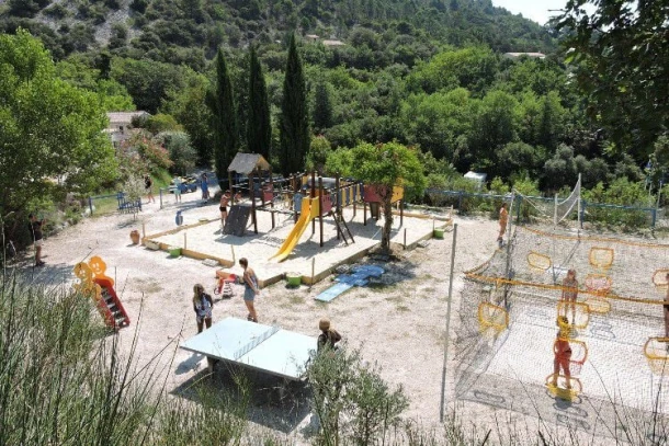 Camping Les Terrasses Provençales 3*, Camping 4* à Venterol (Drôme) - Location Tente équipée pour 4 personnes - Photo N°9