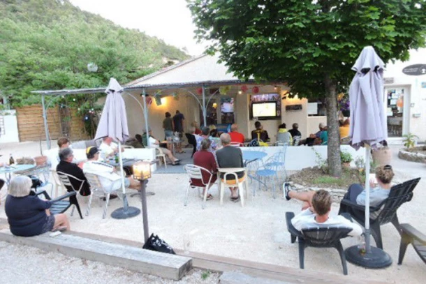 Camping Les Terrasses Provençales 3*, Camping 4* à Venterol (Drôme) - Location Tente équipée pour 4 personnes - Photo N°14