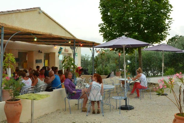 Camping Les Terrasses Provençales 3*, Camping 4* à Venterol (Drôme) - Location Tente équipée pour 4 personnes - Photo N°15
