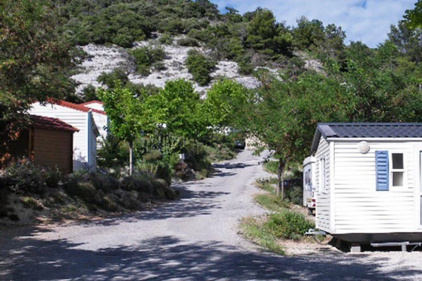 Camping Les Terrasses Provençales 3*, Camping 4* à Venterol (Drôme) - Location Tente équipée pour 4 personnes - Photo N°20