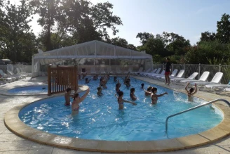 Camping La Cailletière 3*, Camping 3* à Dolus d'Oléron (Charente Maritime) - Location Tente équipée pour 4 personnes - Photo N°3