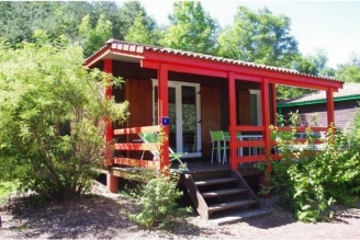 Camping La Rochelambert 4*, Camping 4* à Saint Paulien (Haute Loire) - Location Chalet pour 6 personnes - Photo N°1