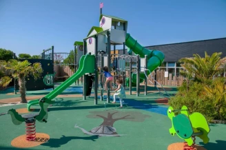 Camping Le Bel Air 5*, Camping 5* à Château d'Olonne (Vendée) - Location Mobil Home pour 5 personnes - Photo N°5