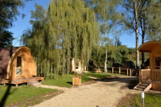 Camping Le Petit Robinson 3*, Camping 3* à Champvert (Nièvre) - Location Roulotte pour 3 personnes - Photo N°2