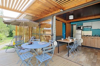 Camping de Lyon 4*, Camping 4* à Dardilly (Rhône) - Location Chalet pour 5 personnes - Photo N°1