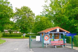 Camping de Vittel 3*, Camping 3* à Vittel (Vosges) - Location Mobil Home pour 6 personnes - Photo N°3