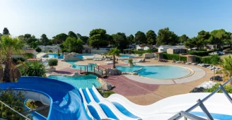 Camping les Mûriers 4*, Camping 4* à Vendres Plage (Hérault) - Location Chalet pour 4 personnes - Photo N°2