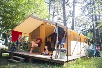 Camping Huttopia Divonne les Bains 3*, Camping 3* à Divonne les Bains (Ain) - Location Tente équipée pour 4 personnes - Photo N°1