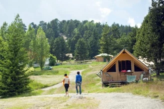 Camping Huttopia Font-Romeu 3*, Camping 3* à Font Romeu Odeillo Via (Pyrénées Orientales) - Location Tente équipée pour 5 personnes - Photo N°1