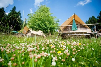 Camping Huttopia Font-Romeu 3*, Camping 3* à Font Romeu Odeillo Via (Pyrénées Orientales) - Location Tente équipée pour 5 personnes - Photo N°7