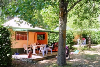 Camping La Chanterelle 3*, Camping 3* à Champagnac le Vieux (Haute Loire) - Location Tente équipée pour 4 personnes - Photo N°1