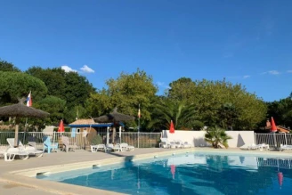 Camping La Chesnays 4* , Camping 4* à Vendays Montalivet (Gironde) - Location Mobil Home pour 6 personnes - Photo N°2
