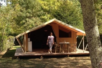 Camping La Cigaline 3*, Camping 3* à Montpon Ménestérol (Dordogne) - Location Tente équipée pour 5 personnes - Photo N°1