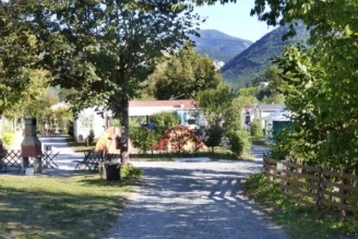 Camping La Ribière 3*, Camping 3* à Annot (Alpes de Haute Provence) - Location Chalet pour 4 personnes - Photo N°3