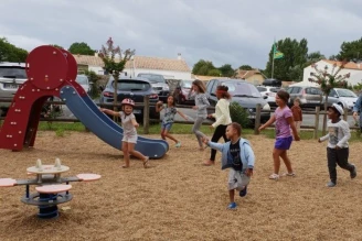 Camping Le Maine 4*, Camping 4* à Grand Village Plage (Charente Maritime) - Location Mobil Home pour 4 personnes - Photo N°12