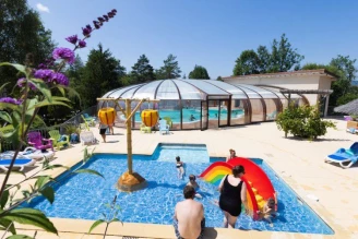 Camping Le Moulin 4*, Camping 4* à Patornay (Jura) - Location Chalet pour 5 personnes - Photo N°2