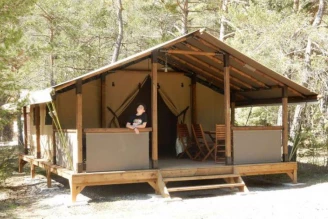 Camping Le Parc des Serigons 3*, Camping 3* à La Roche des Arnauds (Hautes Alpes) - Location Tente équipée pour 5 personnes - Photo N°1