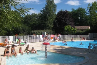 Camping Le Repaire 3*, Camping 3* à Thiviers (Dordogne) - Location Mobil Home pour 4 personnes - Photo N°2